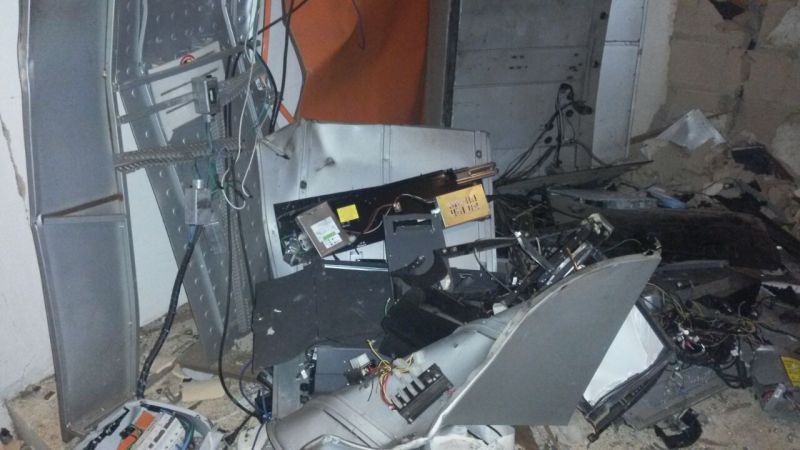 Criminosos explodem caixa eletrônico e metralham posto policial em Imbassaí