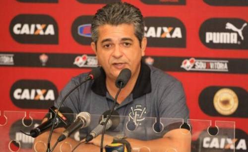 “O Cruzeiro foi o senhor do jogo”, lamenta técnico do Vitória Ney Franco