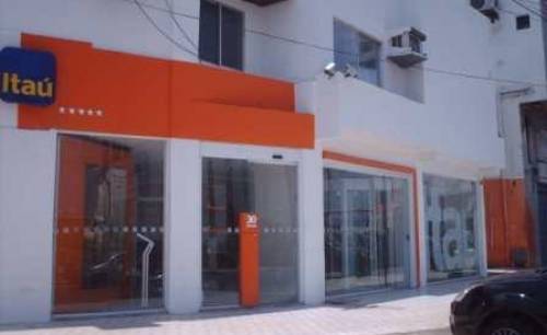Grupo explode caixas eletrônicos de Banco Itáu em Lauro de Freitas
