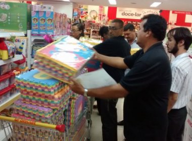 Ações notificam 19 estabelecimentos que vendem produtos infantis em Salvador