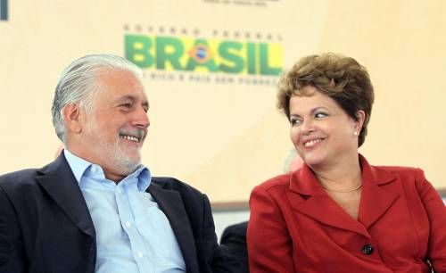 Dilma aposta em nova fórmula para se aproximar do PT; Wagner será interlocutor