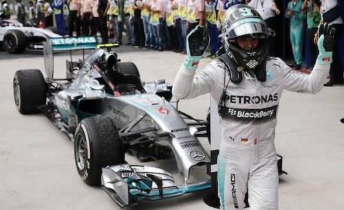 Rosberg vence GP de Interlagos e impede título antecipado de Hamilton