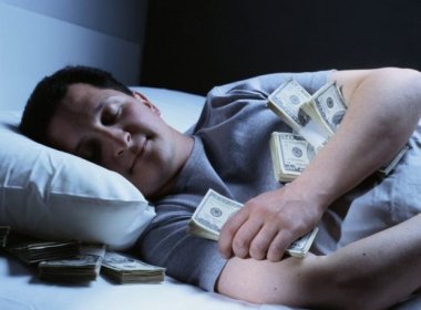 Já é possível ganhar dinheiro dormindo: Nasa busca pessoas para ficar deitados em cama