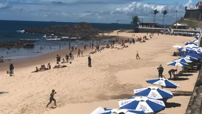 Homem é achado morto na praia da Barra, em Salvador; corpo tinha marcas de tiros