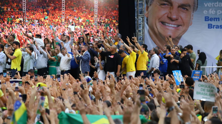 Opositores dizem que Bolsonaro fez discurso golpista na convenção