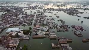 Paquistão declara estado de emergência nacional em meio à forte chuva que atinge o país