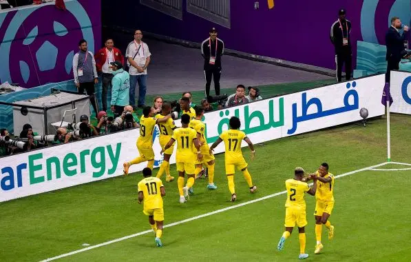 Sem sustos, Equador vence o Catar na estreia da Copa do Mundo