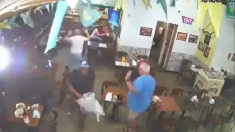 Homens armados invadem restaurante e clientes são saqueados em Salvador