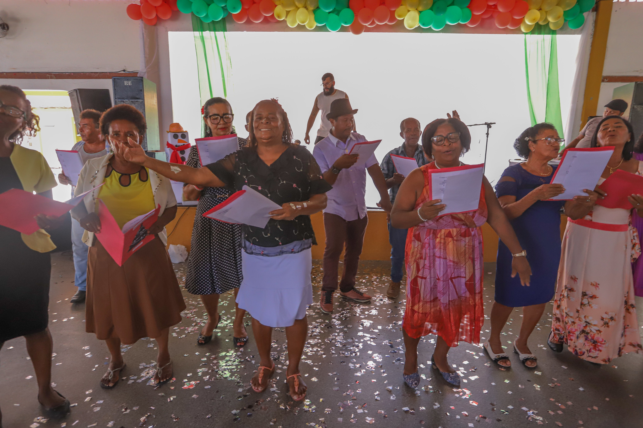 Prefeitura promove confraternização natalina para idosos assistidos pelo SCFV de Lauro de Freitas