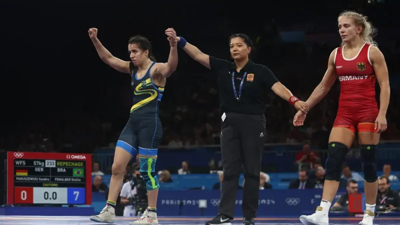 Giullia Penalber avança e luta pelo bronze no wrestling nesta sexta