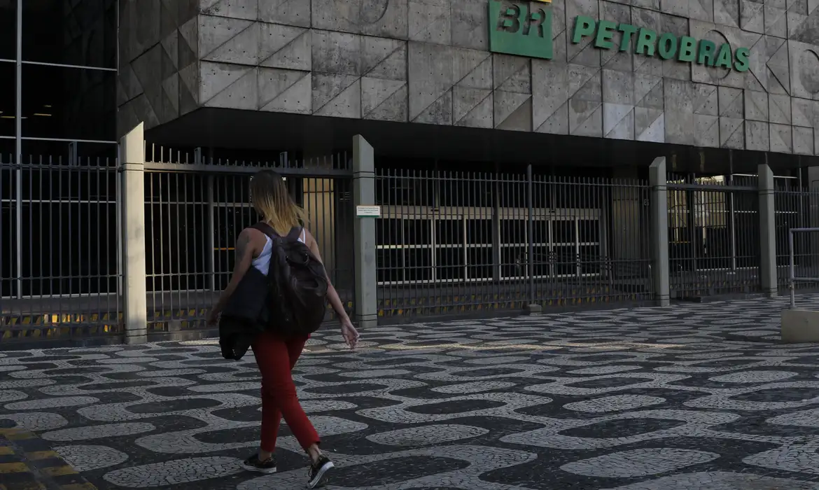 Petrobras tem resultado negativo de R$ 2,6 bi no segundo trimestre